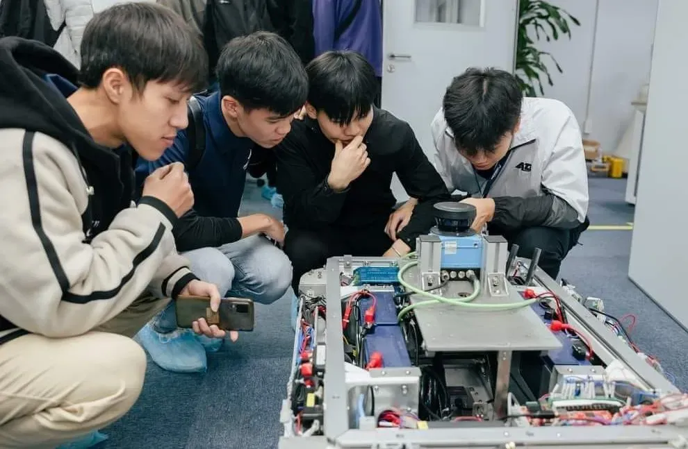 Ngành bán dẫn là gì, học văn bằng 2 ở đâu và học phí ra sao?